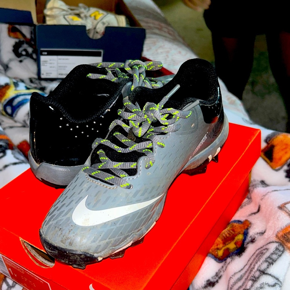 W Hyperdiamond 4 keystone GH T-ball cleats